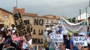 Moción Contra la Minería de Tierras Raras
